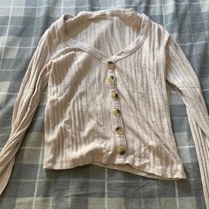 Long sleeve with buttons in the front